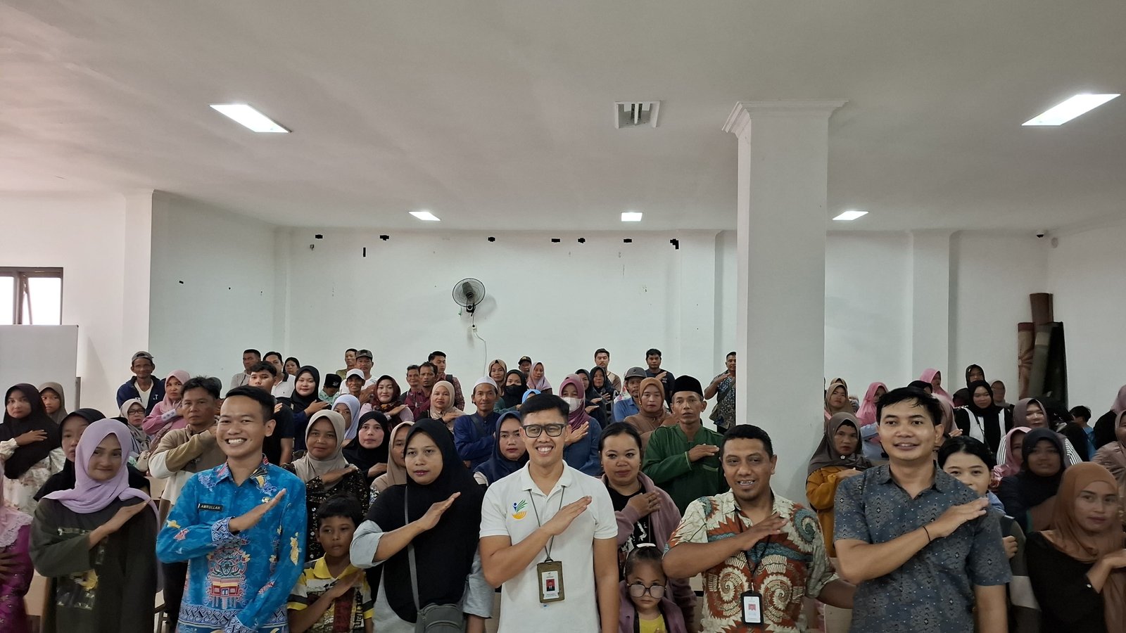 PENYERAHAN BANTUAN ATENSI (ASISTENSI REHABILITASI SOSIAL) DI SRT 55 KOTAWARINGIN TIMUR